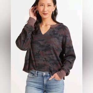 Michael Stars Delia Camo Notched Thermal, Size Small, NWOT